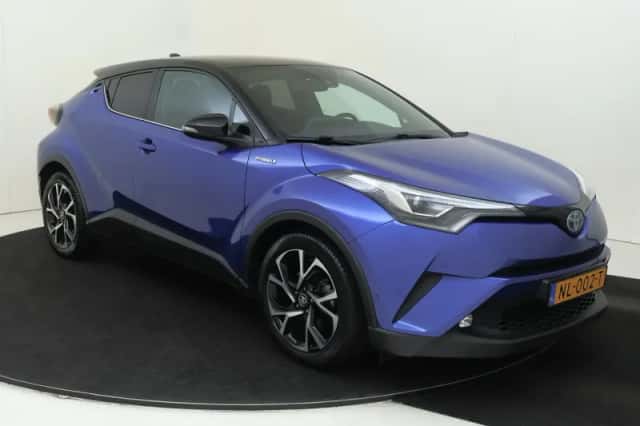 Toyota C-HR (2017) thumbnail 3