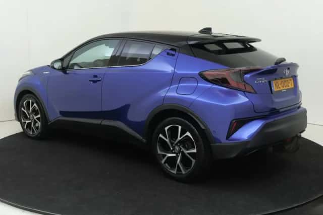 Toyota C-HR (2017) thumbnail 5