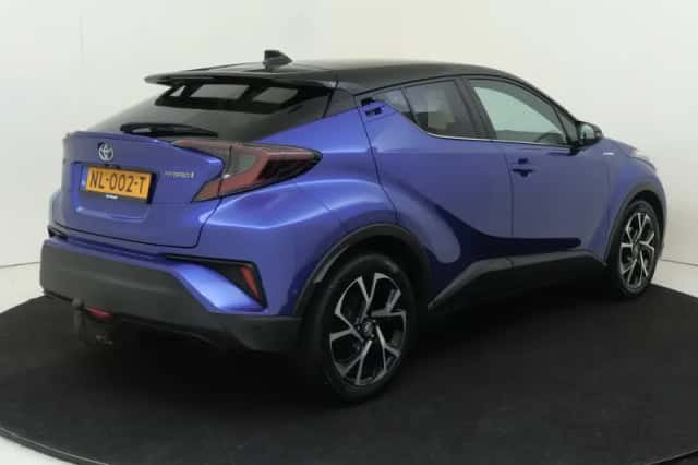Toyota C-HR (2017) thumbnail 6