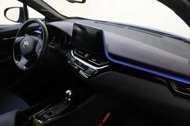Toyota C-HR (2017) thumbnail 7