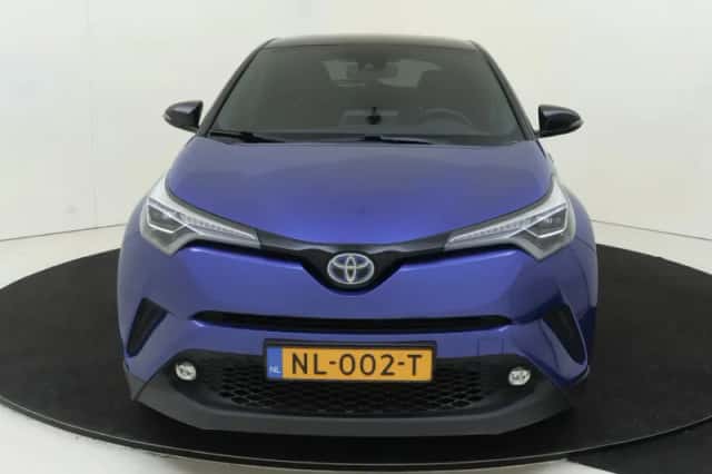 Toyota C-HR (2017) thumbnail 8