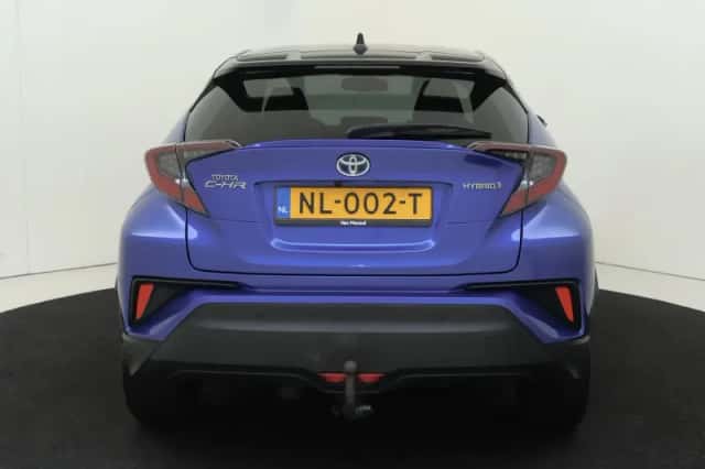 Toyota C-HR (2017) thumbnail 9