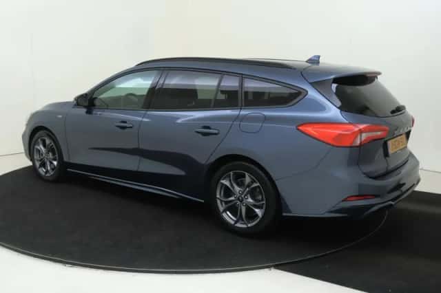 Ford Focus (2020) thumbnail 3
