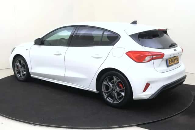 Ford Focus (2021) thumbnail 3
