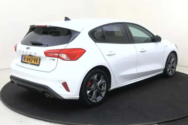 Ford Focus (2021) thumbnail 4
