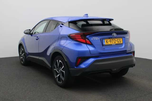 Toyota C-HR (2021) thumbnail 2