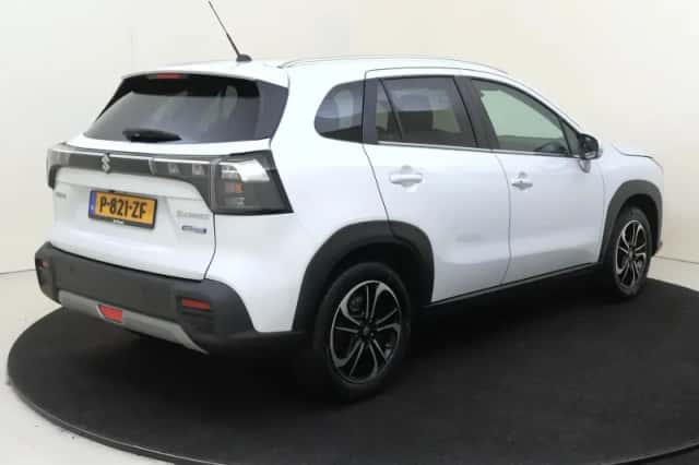 Suzuki S-Cross (2022) thumbnail 4