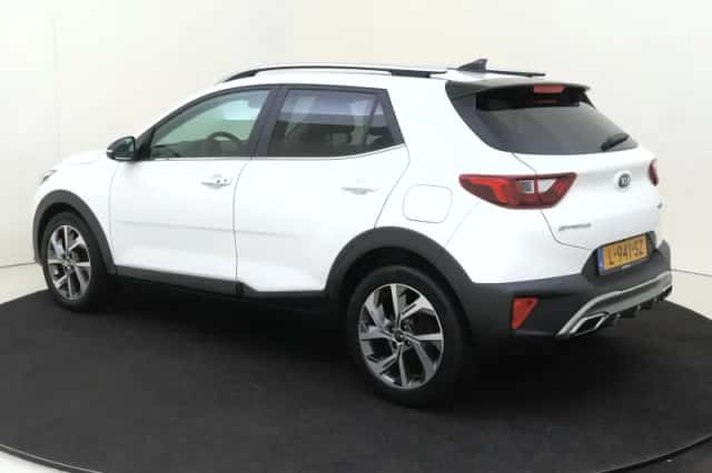 Kia Stonic (2021) thumbnail 3