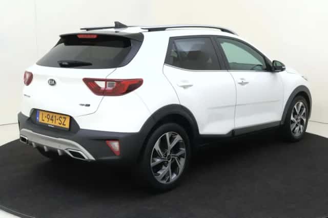 Kia Stonic (2021) thumbnail 4