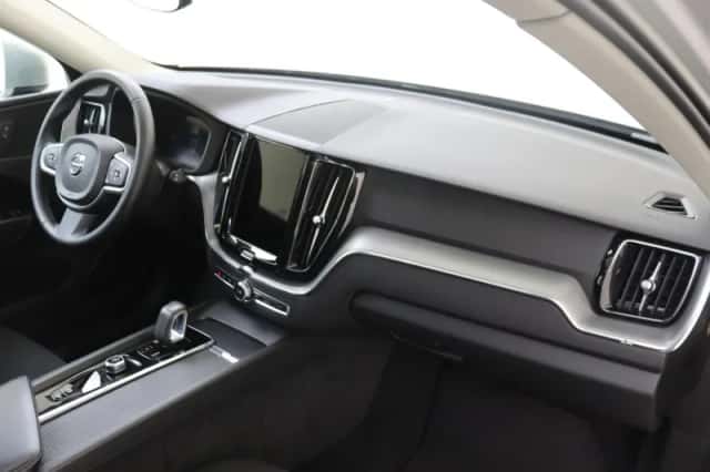 Volvo XC60 (2022) thumbnail 5