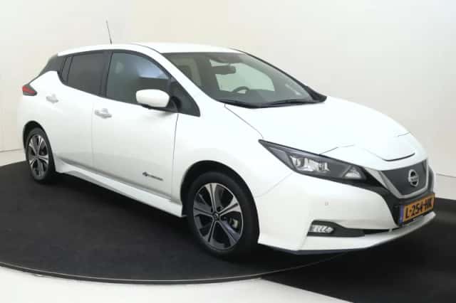 Nissan Leaf (2021) thumbnail 2