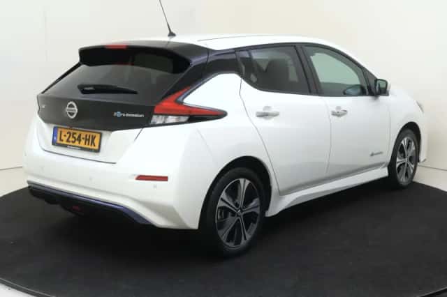 Nissan Leaf (2021) thumbnail 4