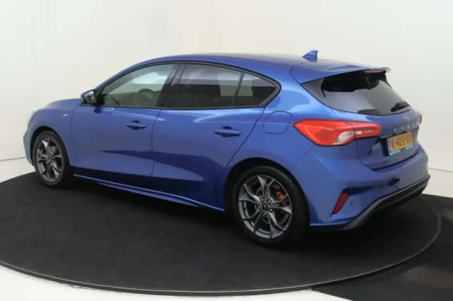 Ford Focus (2021) thumbnail 3