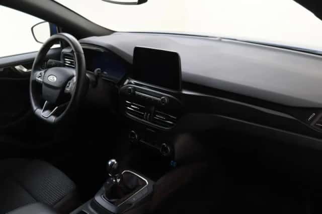 Ford Focus (2021) thumbnail 5