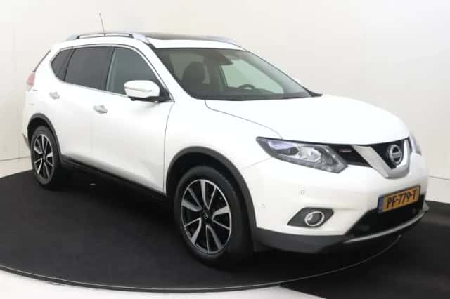 Nissan X-Trail (2017) thumbnail 2