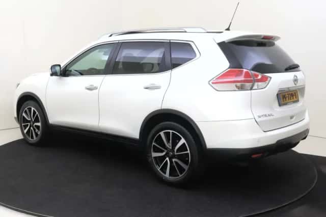 Nissan X-Trail (2017) thumbnail 3