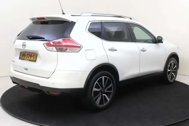 Nissan X-Trail (2017) thumbnail 4