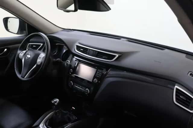 Nissan X-Trail (2017) thumbnail 5