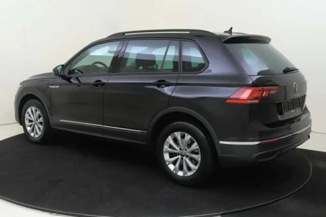 Volkswagen Tiguan (2023) thumbnail 3