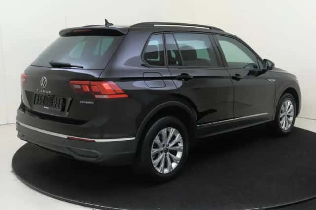 Volkswagen Tiguan (2023) thumbnail 4