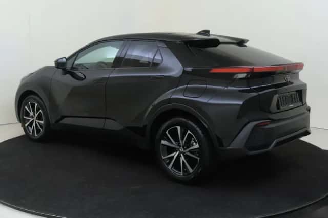 Toyota C-HR (2026) thumbnail 2