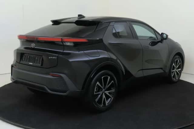 Toyota C-HR (2026) thumbnail 3