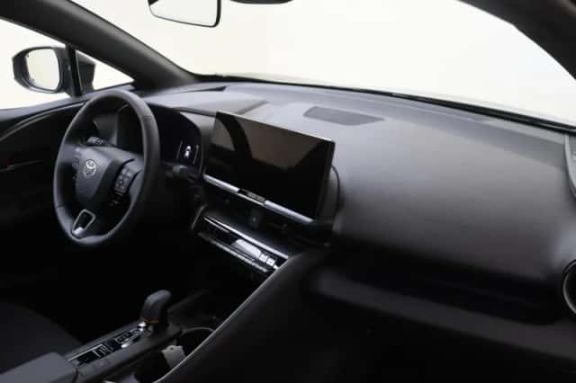 Toyota C-HR (2026) thumbnail 4
