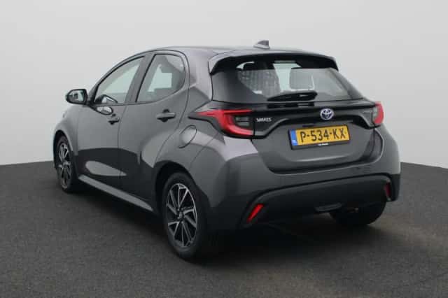 Toyota Yaris (2022) thumbnail 2