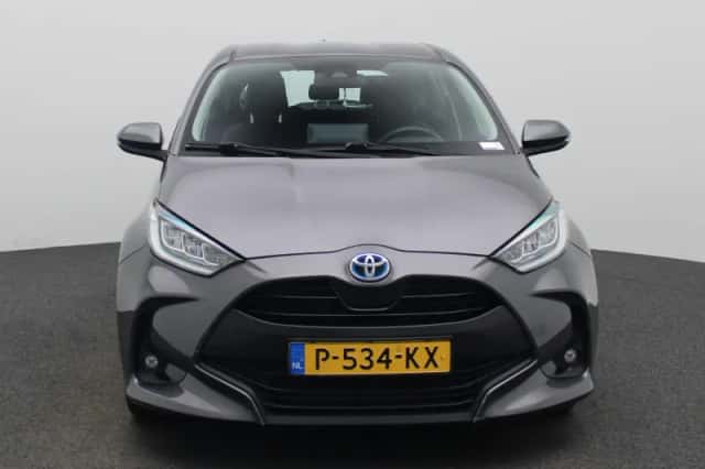 Toyota Yaris (2022) thumbnail 3