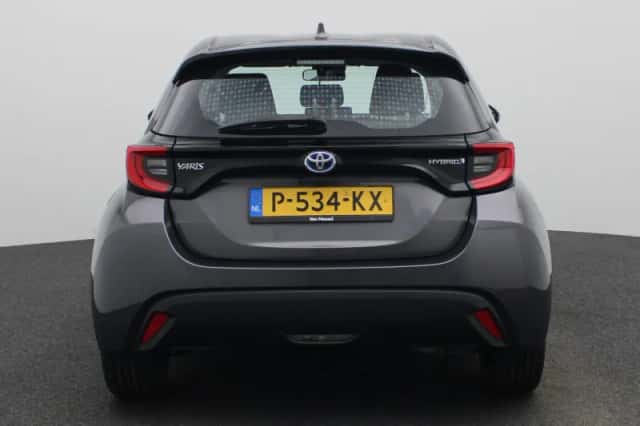 Toyota Yaris (2022) thumbnail 5