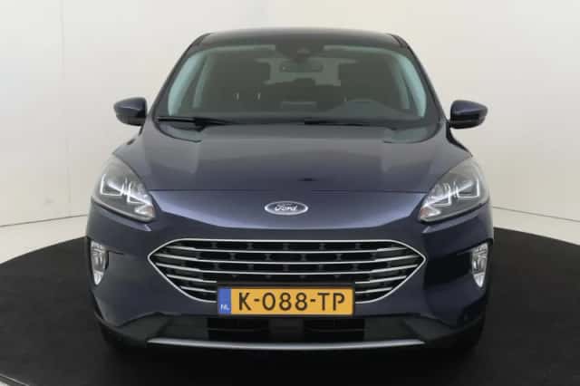 Ford Kuga (2021) thumbnail 2