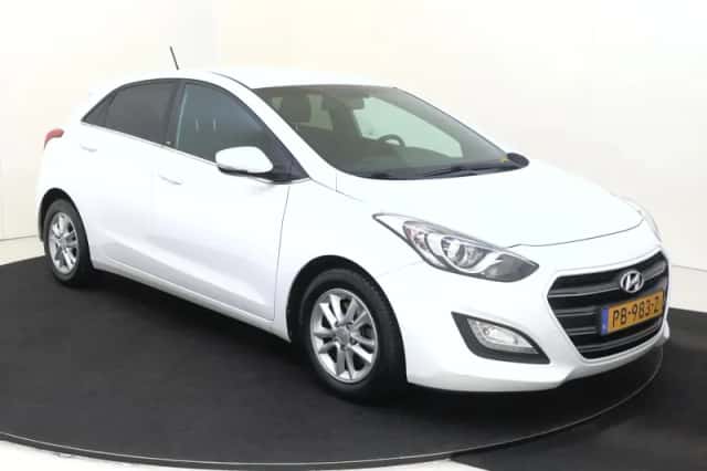 Hyundai i30 (2017) thumbnail 2