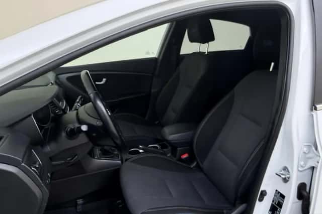 Hyundai i30 (2017) thumbnail 15