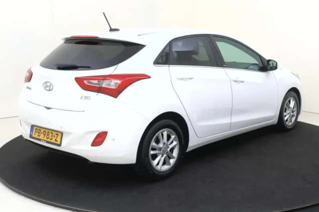 Hyundai i30 (2017) thumbnail 4