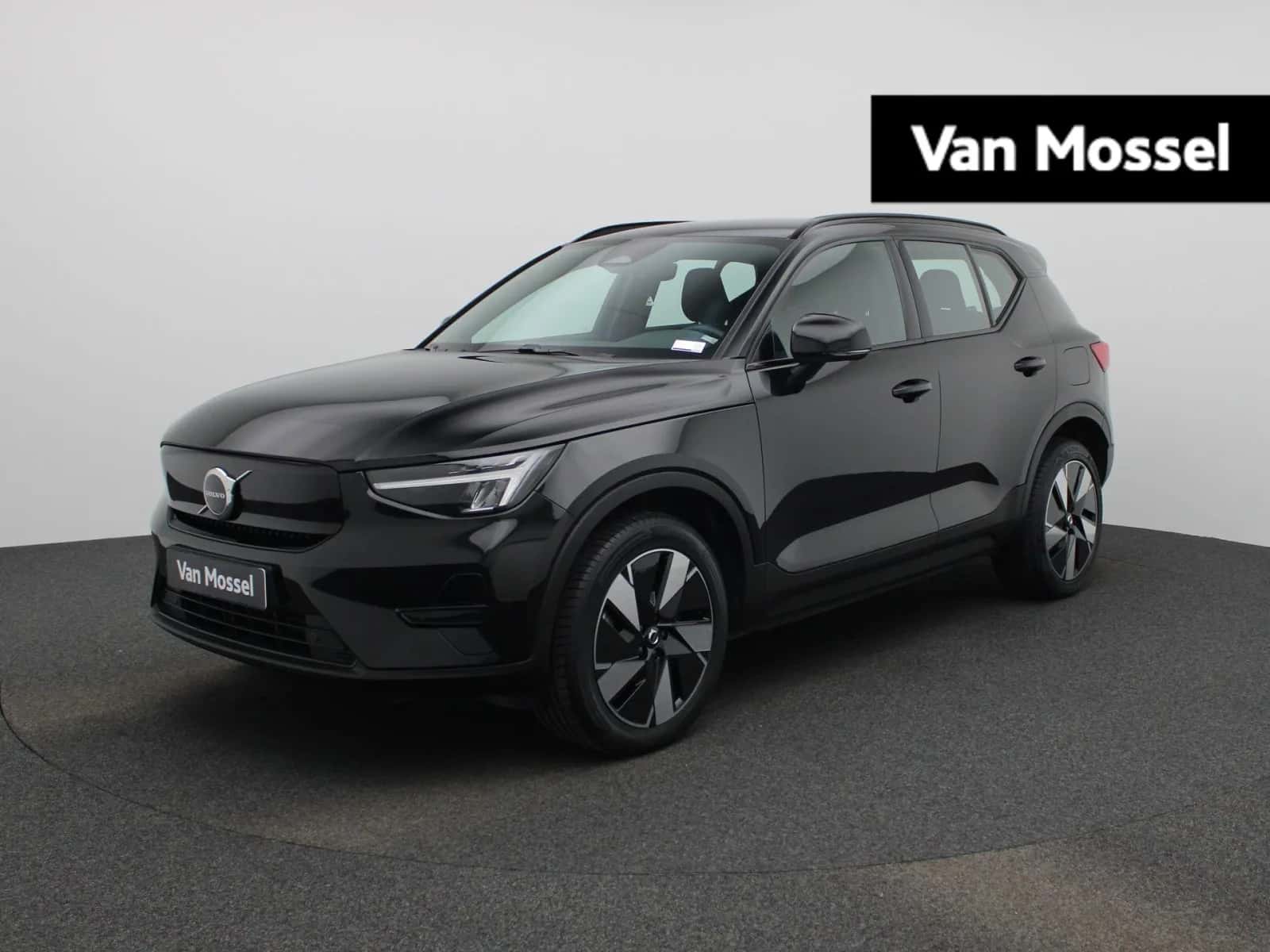 Volvo XC40 (2024) — foto 1