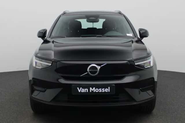 Volvo XC40 (2024) thumbnail 3