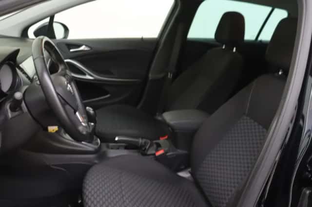 Opel Astra (2019) thumbnail 15