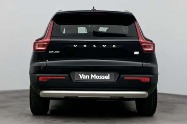 Volvo XC40 (2023) thumbnail 3