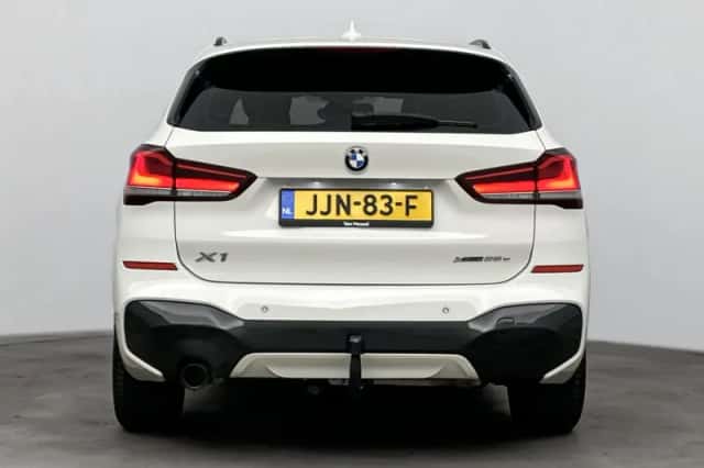 BMW X1 (2021) thumbnail 3