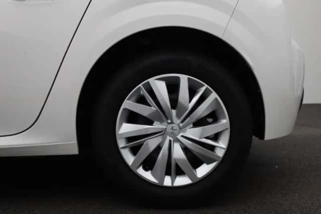 Peugeot 208 (2022) thumbnail 13