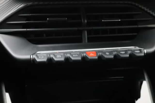 Peugeot 208 (2022) thumbnail 17