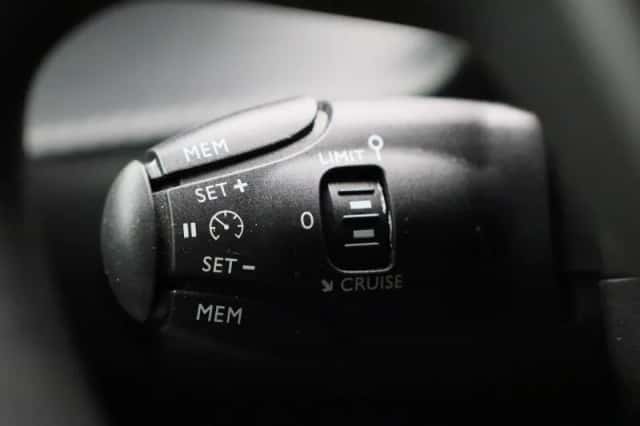 Peugeot 208 (2022) thumbnail 18