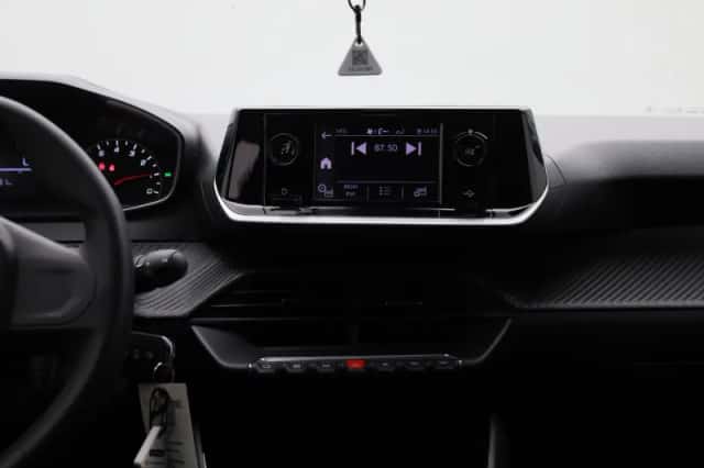 Peugeot 208 (2022) thumbnail 9