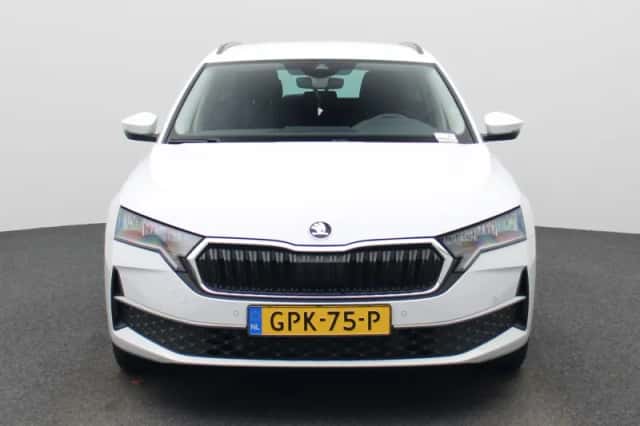Škoda Octavia (2024) thumbnail 3