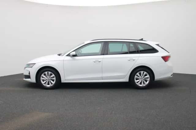 Škoda Octavia (2024) thumbnail 4