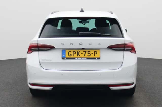 Škoda Octavia (2024) thumbnail 5