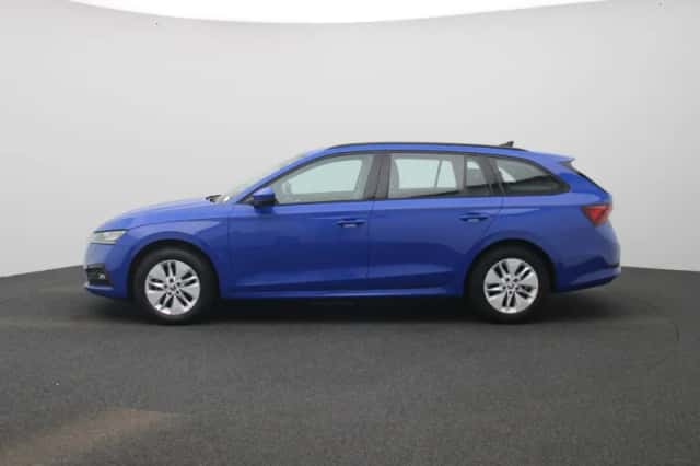 Škoda Octavia (2024) thumbnail 4
