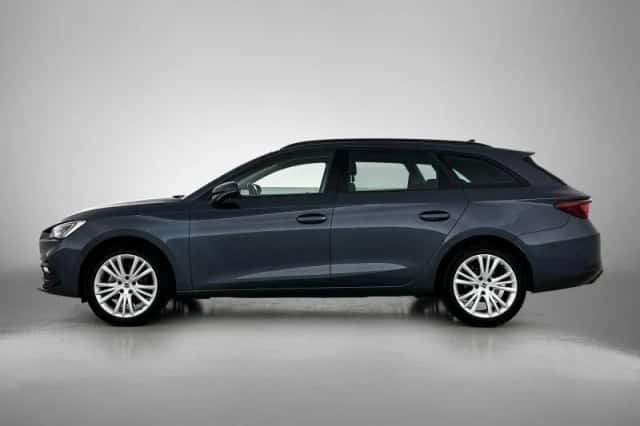 SEAT Leon (2022) thumbnail 2