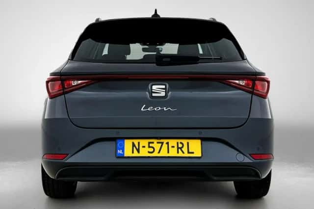 SEAT Leon (2022) thumbnail 3