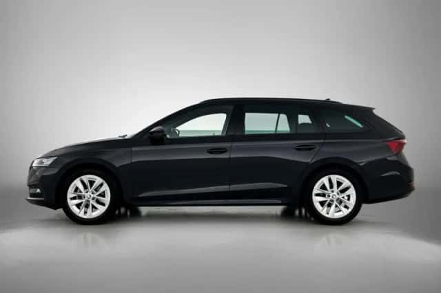 Škoda Octavia (2022) thumbnail 2